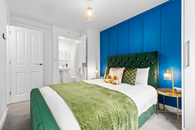 Elegant Three Bedroom House - Parking - Garden
