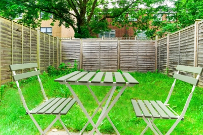 Elegant Three Bedroom House - Parking - Garden