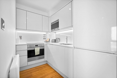 Modern Apartment * Balcony * Canal Views * Netflix