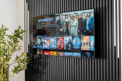 Modern Apartment * Balcony * Canal Views * Netflix