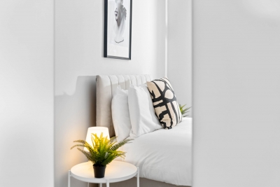 Elegant 2 Bedroom Apartment - Parking - Garden - Netflix