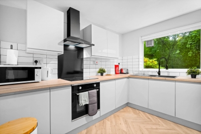 Elegant 2 Bedroom Apartment - Parking - Garden - Netflix