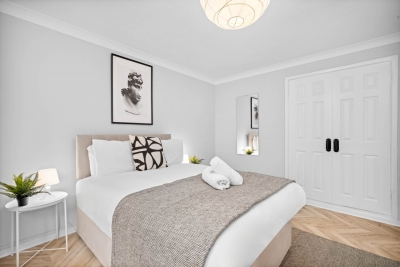 Elegant 2 Bedroom Apartment - Parking - Garden - Netflix