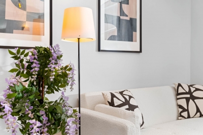 Elegant 2 Bedroom Apartment - Parking - Garden - Netflix