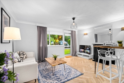 Elegant 2 Bedroom Apartment - Parking - Garden - Netflix