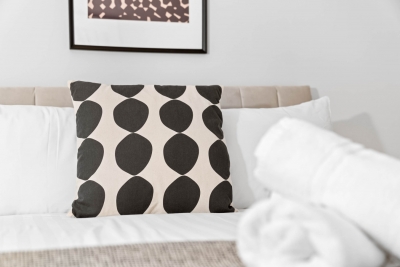 Elegant 2 Bedroom Apartment - Parking - Garden - Netflix