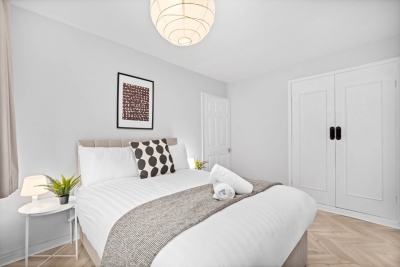 Elegant 2 Bedroom Apartment - Parking - Garden - Netflix