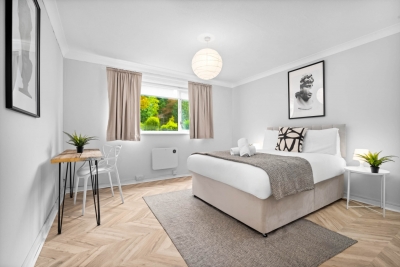 Elegant 2 Bedroom Apartment - Parking - Garden - Netflix