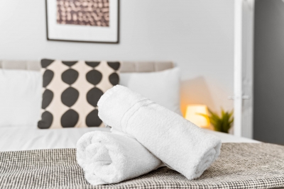 Elegant 2 Bedroom Apartment - Parking - Garden - Netflix