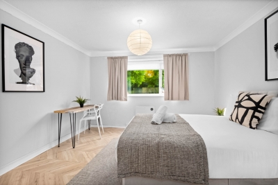 Elegant 2 Bedroom Apartment - Parking - Garden - Netflix