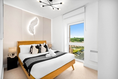 Stylish Apartment * 2 Bed * City Centre * Parking