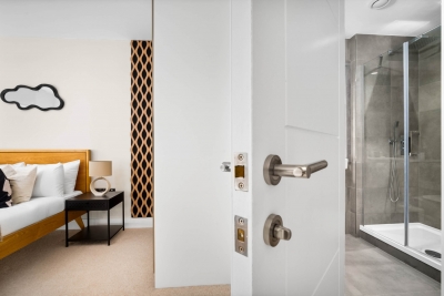 Luxury 2 Bedroom with Balcony - Fast Wi-Fi - Netflix