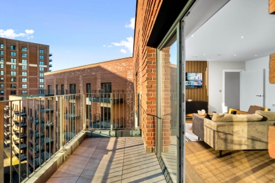 Luxury 2 Bedroom with Balcony - Fast Wi-Fi - Netflix