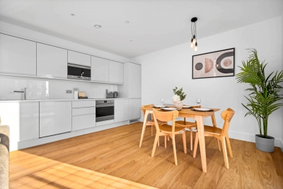 Luxury 2 Bedroom with Balcony - Fast Wi-Fi - Netflix