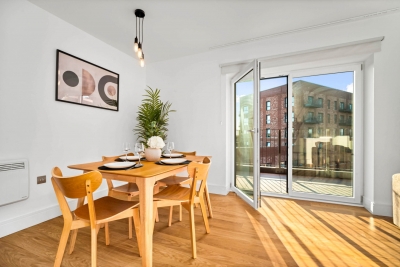 Luxury 2 Bedroom with Balcony - Fast Wi-Fi - Netflix
