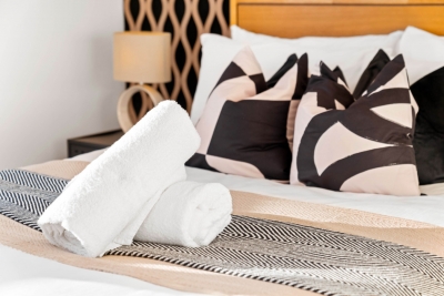 Luxury 2 Bedroom with Balcony - Fast Wi-Fi - Netflix