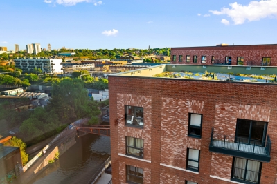 Luxury 2 Bedroom with Balcony - Fast Wi-Fi - Netflix