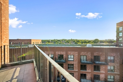 Luxury 2 Bedroom with Balcony - Fast Wi-Fi - Netflix