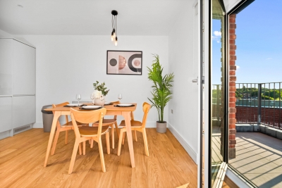 Luxury 2 Bedroom with Balcony - Fast Wi-Fi - Netflix