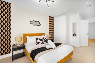 Luxury 2 Bedroom with Balcony - Fast Wi-Fi - Netflix
