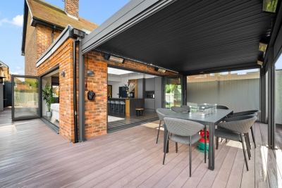 Stylish 3 Bedroom House - Garden - Parking - Outdoor Playground