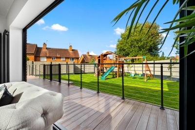 Stylish 3 Bedroom House - Garden - Parking - Outdoor Playground