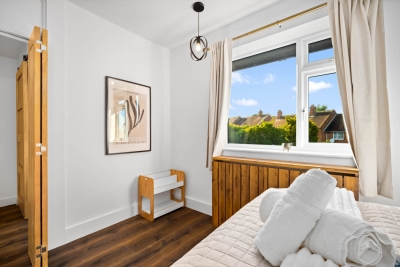 Stylish 3 Bedroom House - Garden - Parking - Outdoor Playground