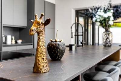 Stylish 3 Bedroom House - Garden - Parking - Outdoor Playground