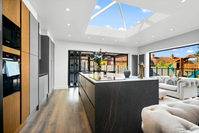 Stylish 3 Bedroom House - Garden - Parking - Outdoor Playground