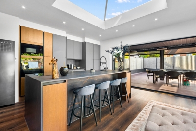 Stylish 3 Bedroom House - Garden - Parking - Outdoor Playground