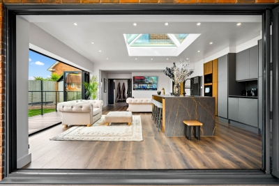 Stylish 3 Bedroom House - Garden - Parking - Outdoor Playground