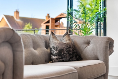 Stylish 3 Bedroom House - Garden - Parking - Outdoor Playground