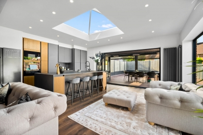 Stylish 3 Bedroom House - Garden - Parking - Outdoor Playground