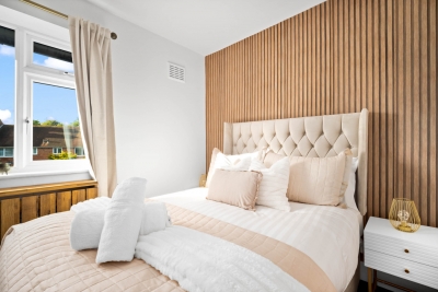 Stylish 3 Bedroom House - Garden - Parking - Outdoor Playground