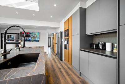 Stylish 3 Bedroom House - Garden - Parking - Outdoor Playground
