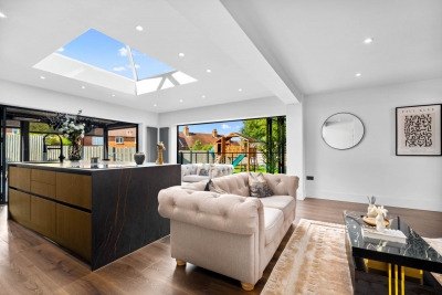 Stylish 3 Bedroom House - Garden - Parking - Outdoor Playground