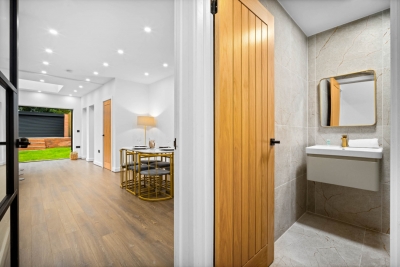 Stylish Four Bedroom House - Garden - Parking