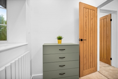 Stylish Four Bedroom House - Garden - Parking