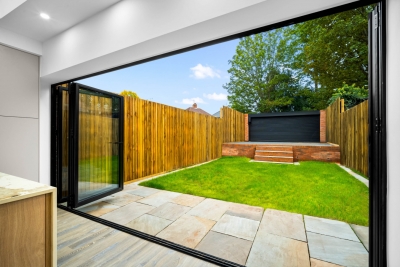Stylish Four Bedroom House - Garden - Parking