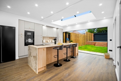 Stylish Four Bedroom House - Garden - Parking