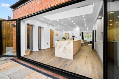 Stylish Four Bedroom House - Garden - Parking