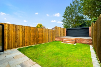 Stylish Four Bedroom House - Garden - Parking