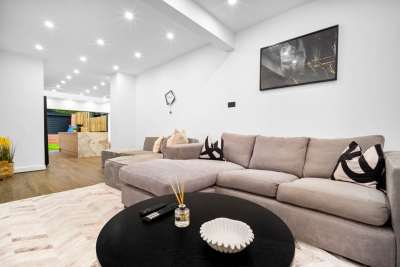 Stylish Four Bedroom House - Garden - Parking