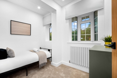 Stylish Four Bedroom House - Garden - Parking