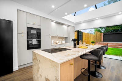 Stylish Four Bedroom House - Garden - Parking