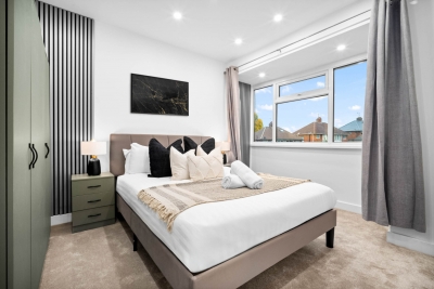 Stylish Four Bedroom House - Garden - Parking