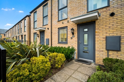 Charming 2-Bedroom Home with Garden & Driveway Parking