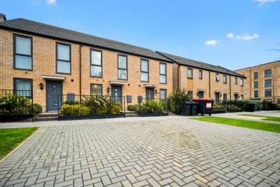 Charming 2-Bedroom Home with Garden & Driveway Parking