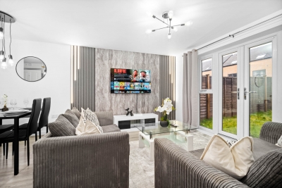 Charming 2-Bedroom Home with Garden & Driveway Parking