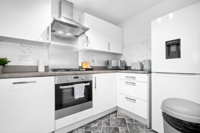 Charming 2-Bedroom Home with Garden & Driveway Parking